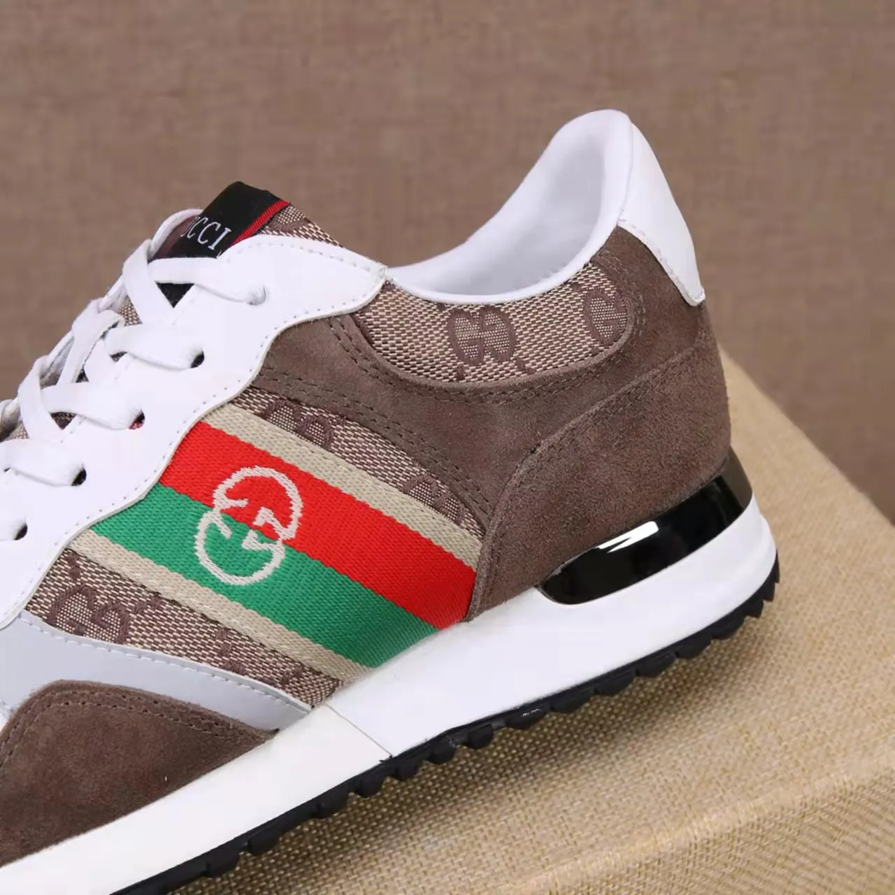 p420 [Gucci Sports Men's Shoes] Gucci fashionable casual men's shoes 🇨🇳Original 1:1 mold, new model debuts first 💯Not high-profile but avant-garde, simple, low-key and fashionable, super versatile style 🌿Original cowhide production ➕Sheepskin lining🎋The version is comfortable on the feet, first-class workmanship🍍38-44 Large quantities in stock